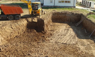 Рытье котлованов под фундамент в Магадане – цена от 2565 руб. за м3 | 2Землекопа-Мгд